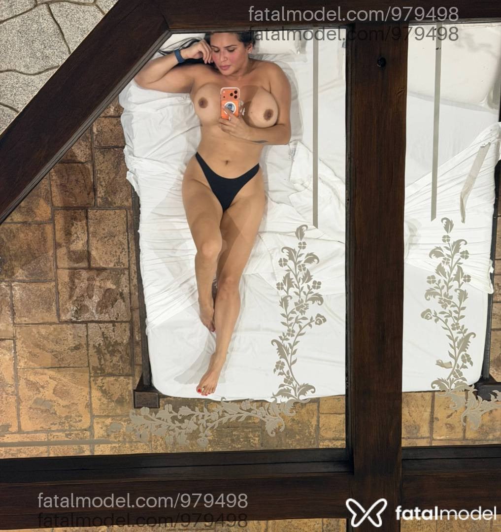 Acompanhante mulher com cabelo castanho de olhos castanhos - Camila Borges