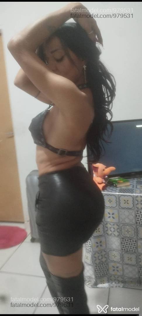 Acompanhante travesti com cabelo castanho de olhos castanhos - Fabiola Correia
