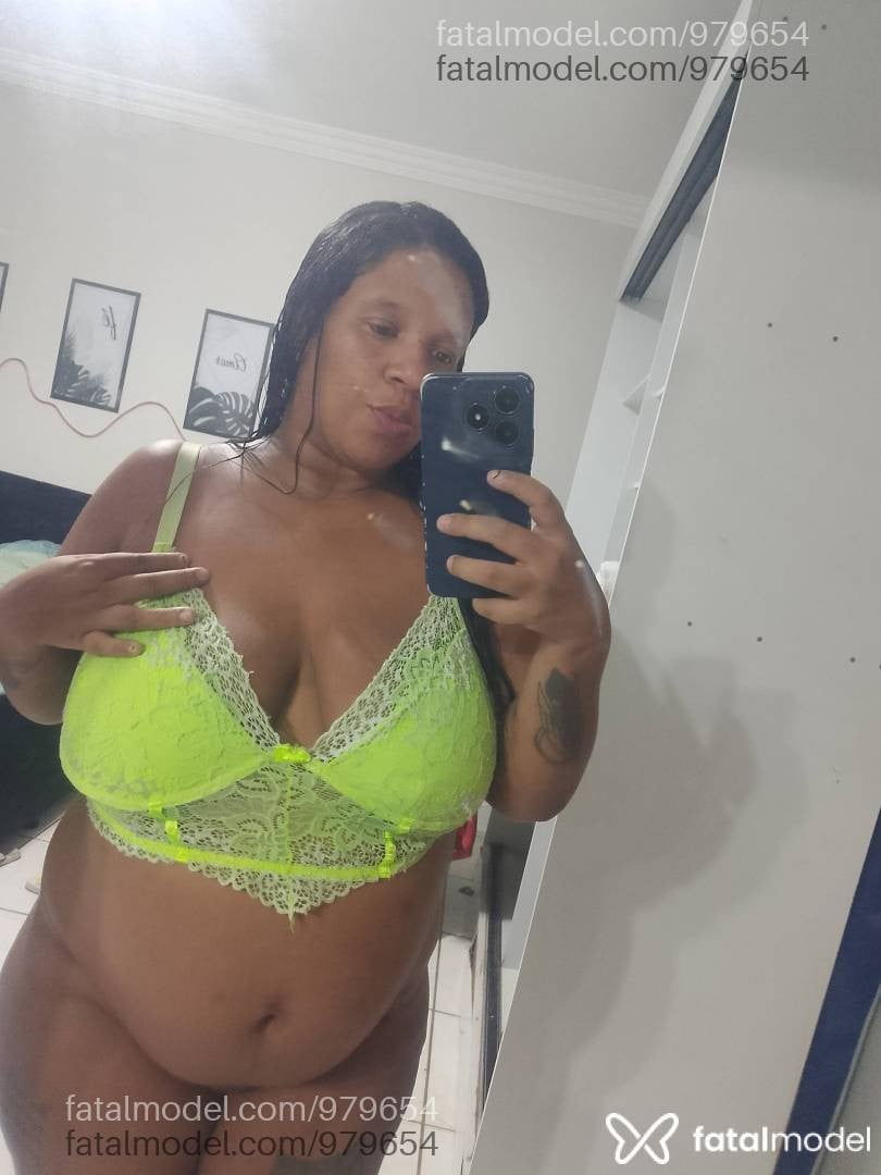 Acompanhante mulher com cabelo castanho de olhos pretos - Bella