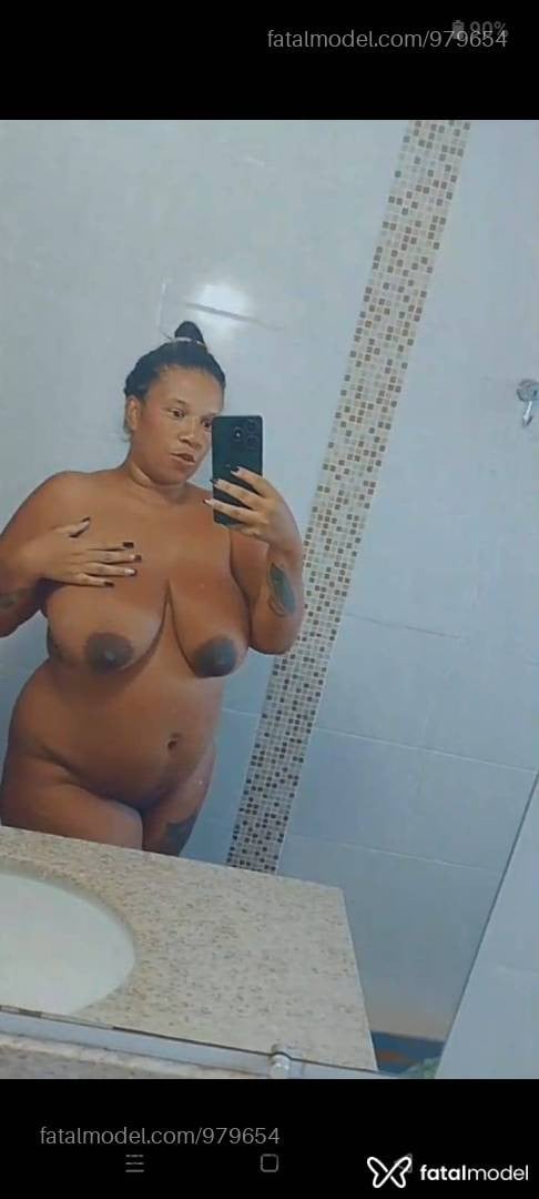 Acompanhante mulher com cabelo castanho de olhos pretos - Bella
