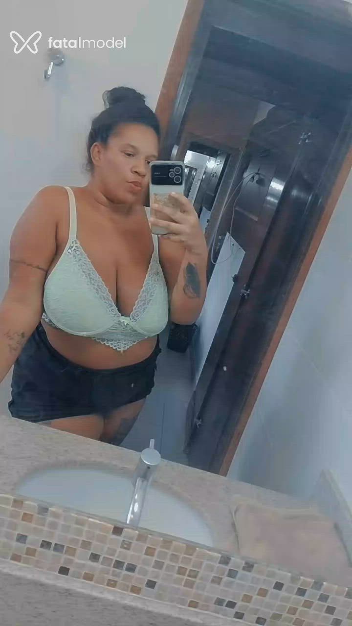 Acompanhante mulher com cabelo castanho de olhos pretos - Bella Acompanhante mulher com cabelo castanho de olhos pretos - Bella