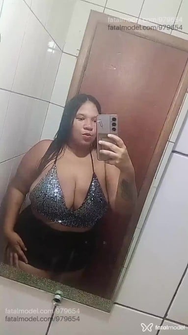 Acompanhante mulher com cabelo castanho de olhos pretos - Bella Acompanhante mulher com cabelo castanho de olhos pretos - Bella