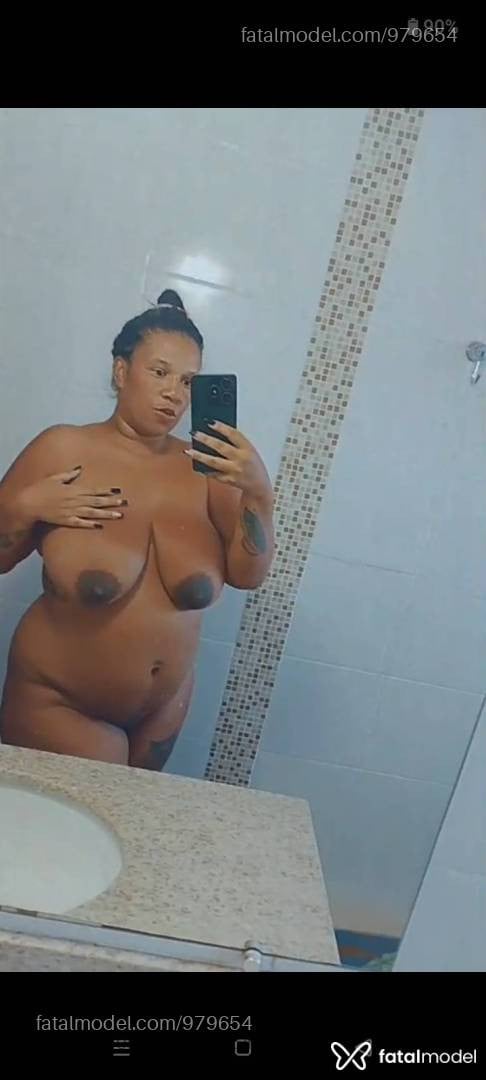 Acompanhante mulher com cabelo castanho de olhos pretos - Bella