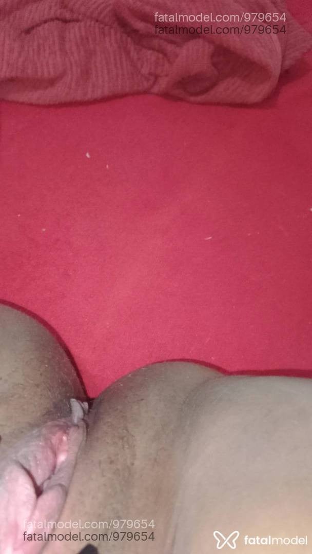 Acompanhante mulher com cabelo castanho de olhos pretos - Bella