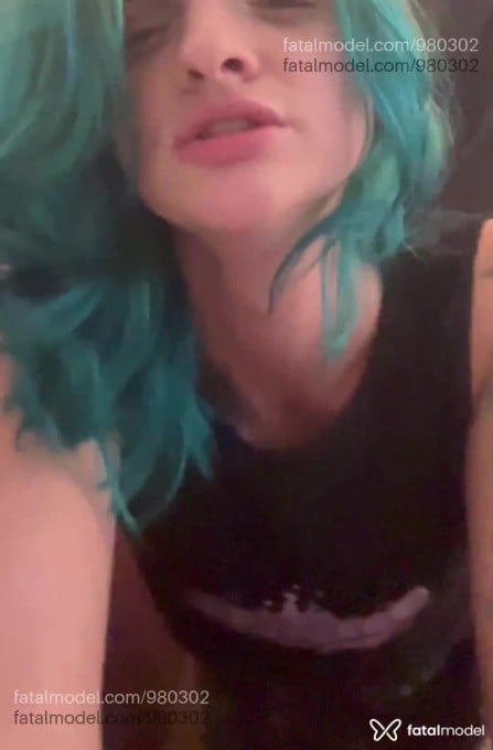 Acompanhante mulher com cabelo colorido de olhos azuis em Florianópolis Acompanhante mulher com cabelo colorido de olhos azuis em Florianópolis - Ivy Moon