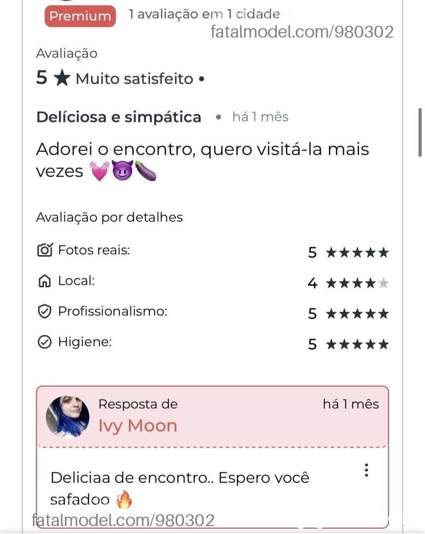 Acompanhante mulher com cabelo colorido de olhos azuis em Florianópolis - Ivy Moon