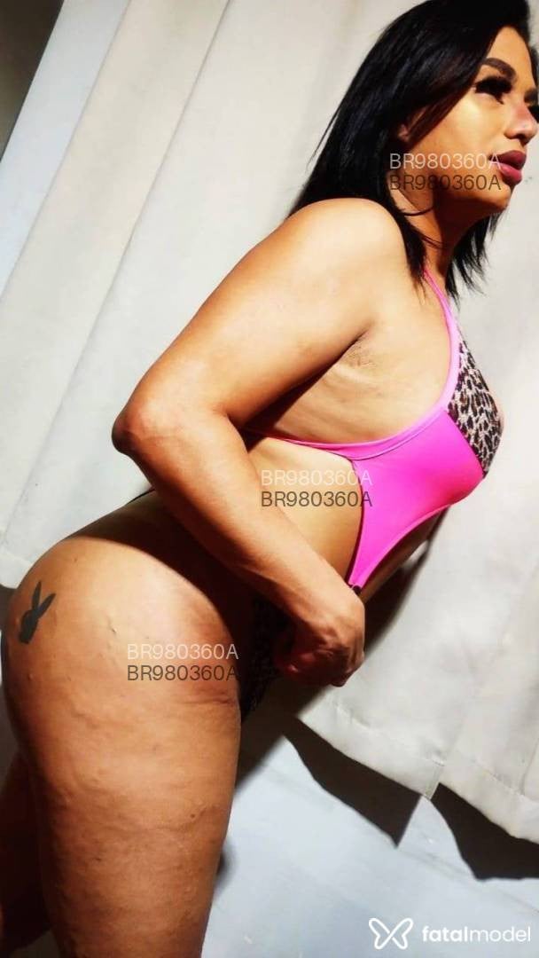 Acompanhante mulher trans com cabelo castanho de olhos castanhos em Morrinhos - Mia Schneider