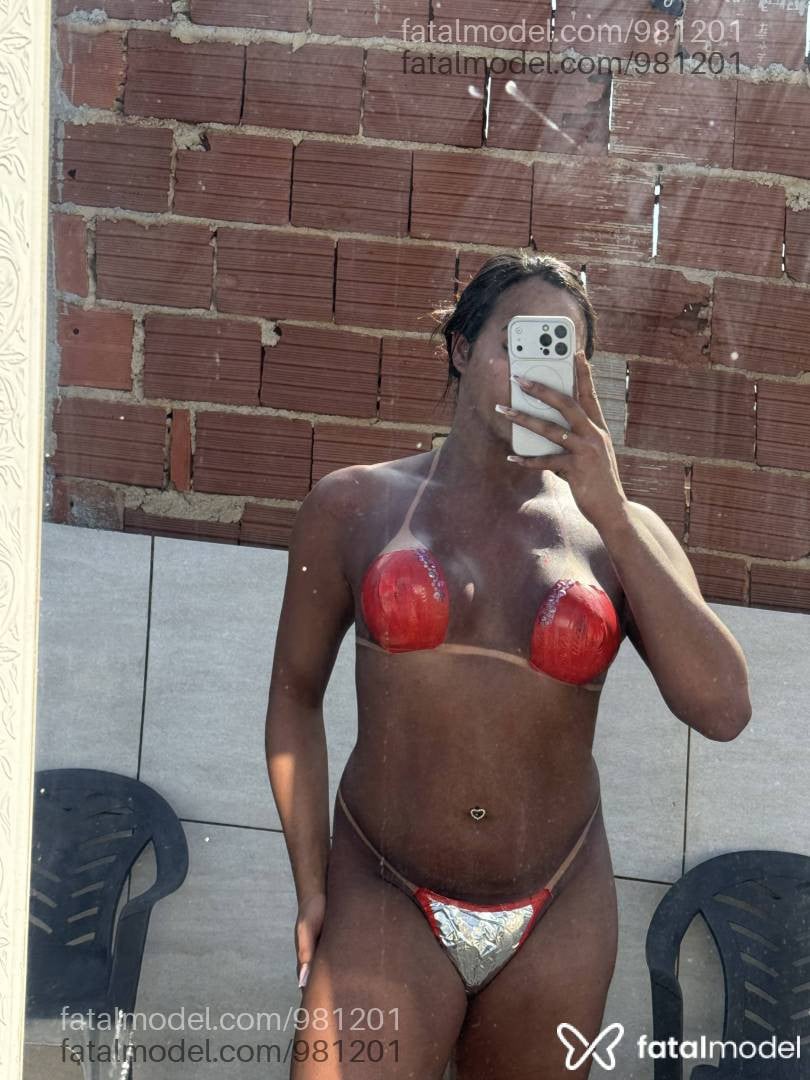 Acompanhante mulher trans com cabelo castanho de olhos castanhos - Antonella