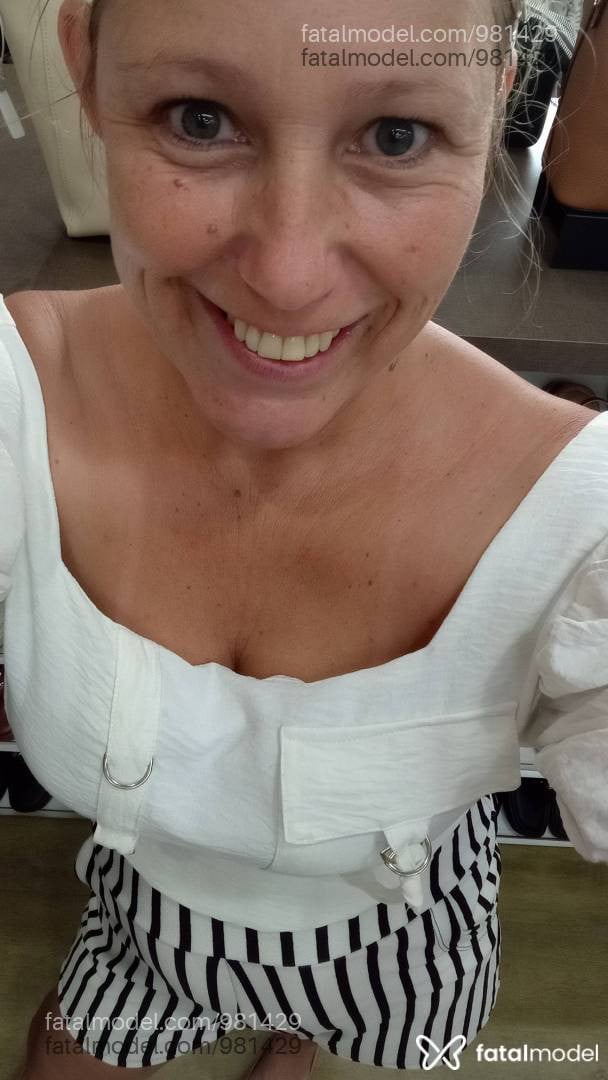Acompanhante mulher loira (o) de olhos azuis - Júlia Fontini Acompanhante mulher loira (o) de olhos azuis - Júlia Fontini