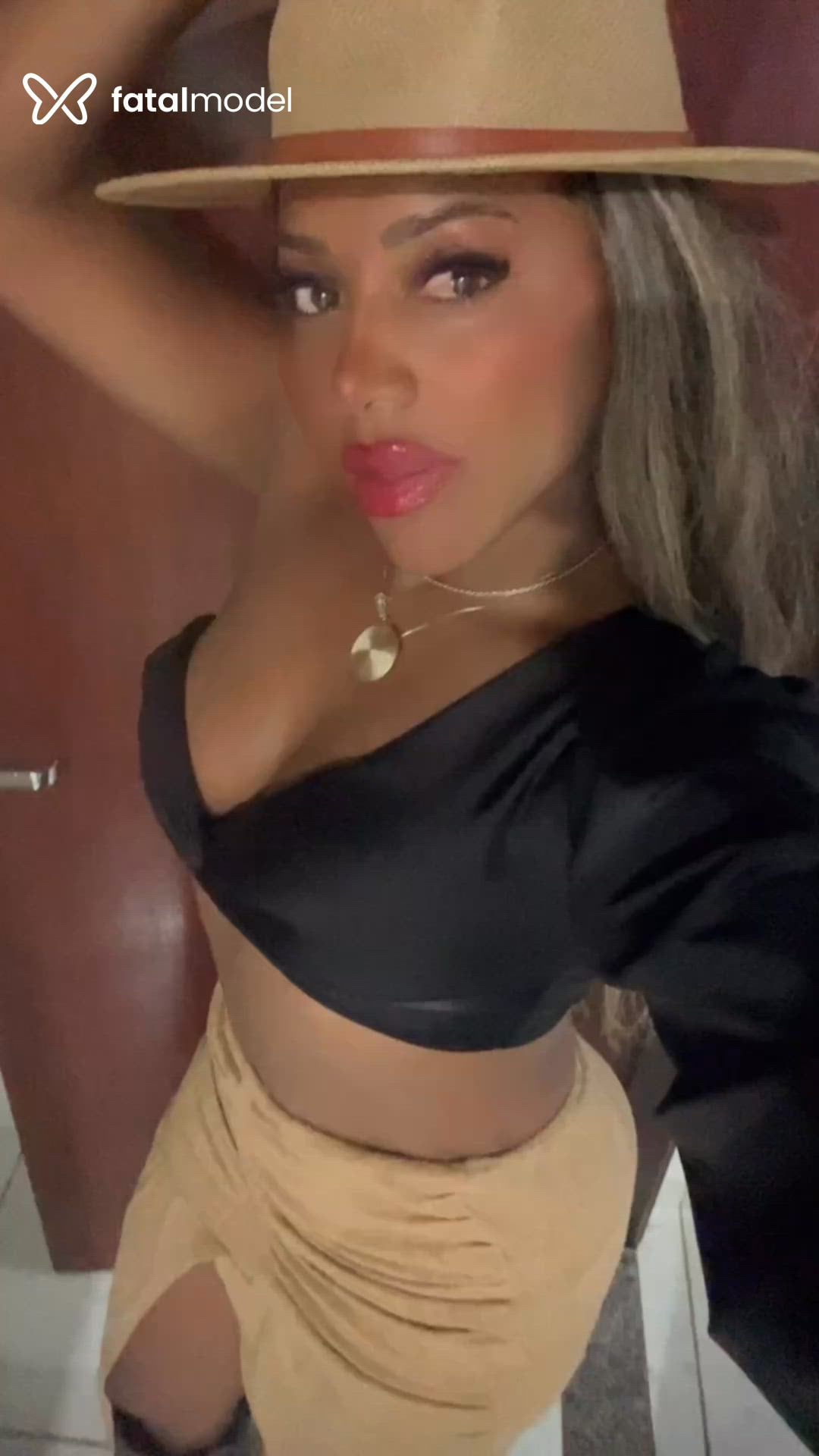 Acompanhante mulher morena (o) de olhos castanhos - Ludmila