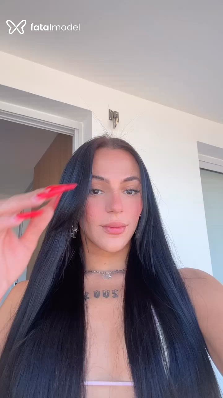 Acompanhante mulher trans morena (o) de olhos castanhos - Alice Moura