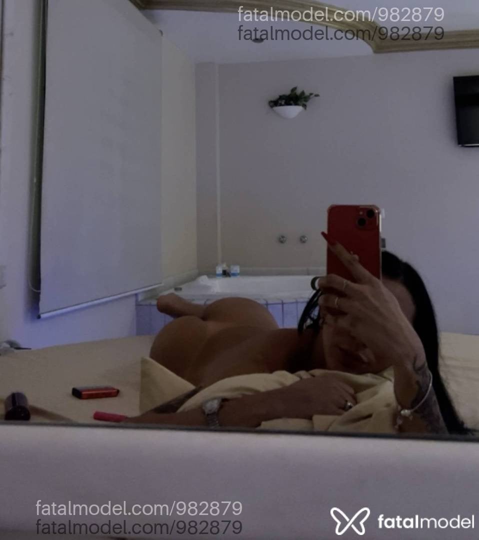 Acompanhante mulher trans morena (o) de olhos castanhos - Alice Moura