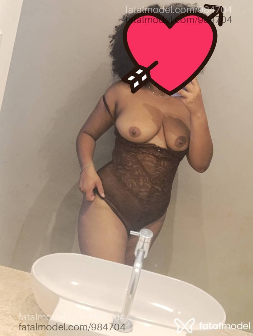Acompanhante mulher morena (o) de olhos castanhos - Rubii