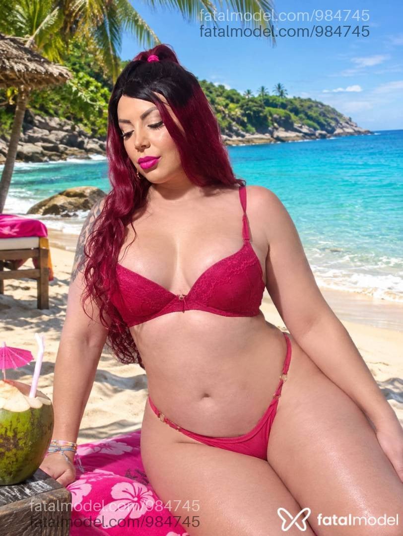 Acompanhante mulher trans morena (o) de olhos castanhos - JUJUH