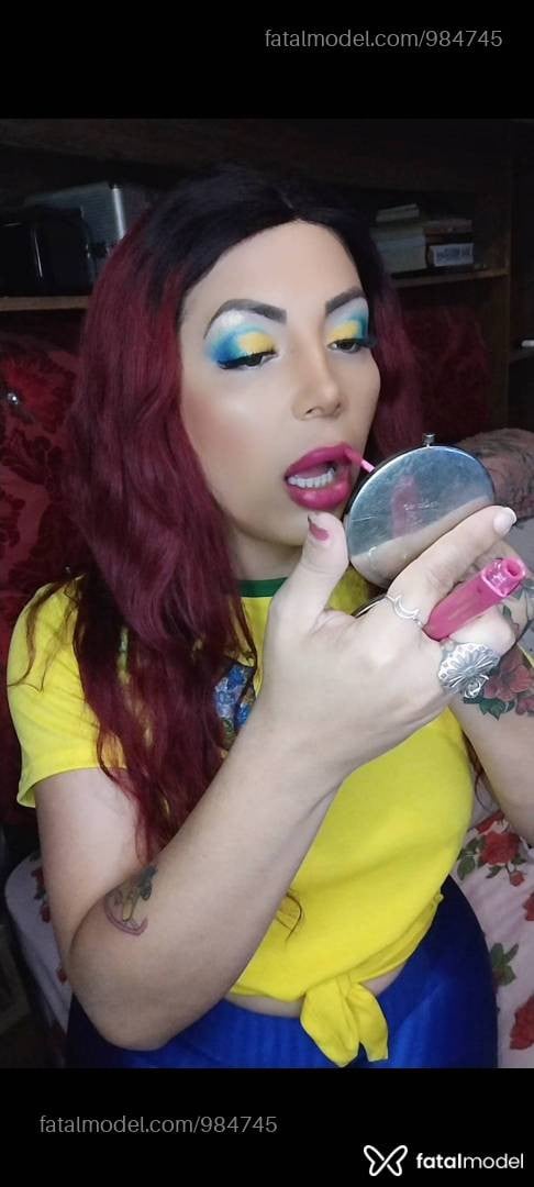 Acompanhante mulher trans morena (o) de olhos castanhos - JUJUH