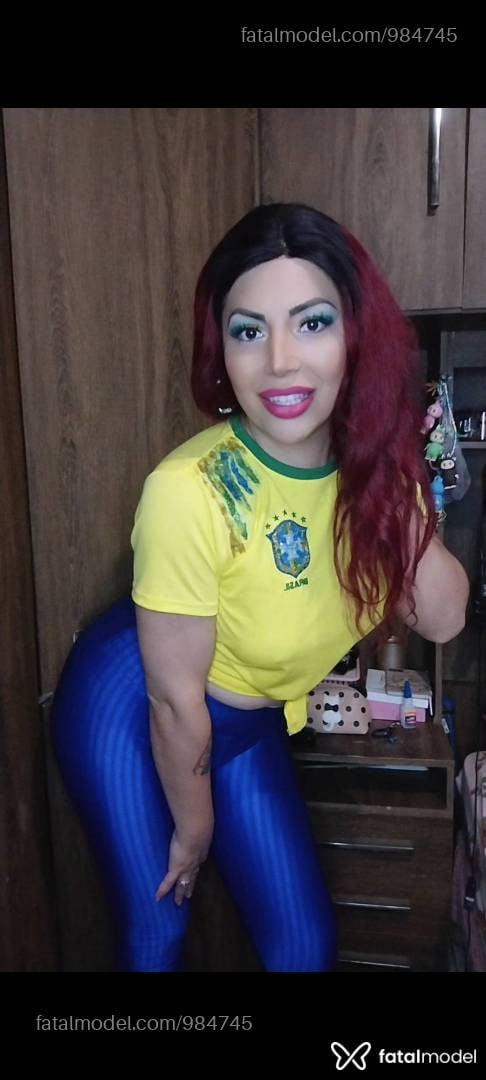 Acompanhante mulher trans morena (o) de olhos castanhos - JUJUH