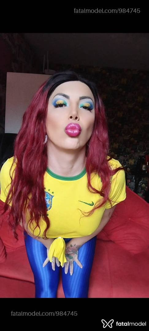 Acompanhante mulher trans morena (o) de olhos castanhos em Navegantes - JUJUH