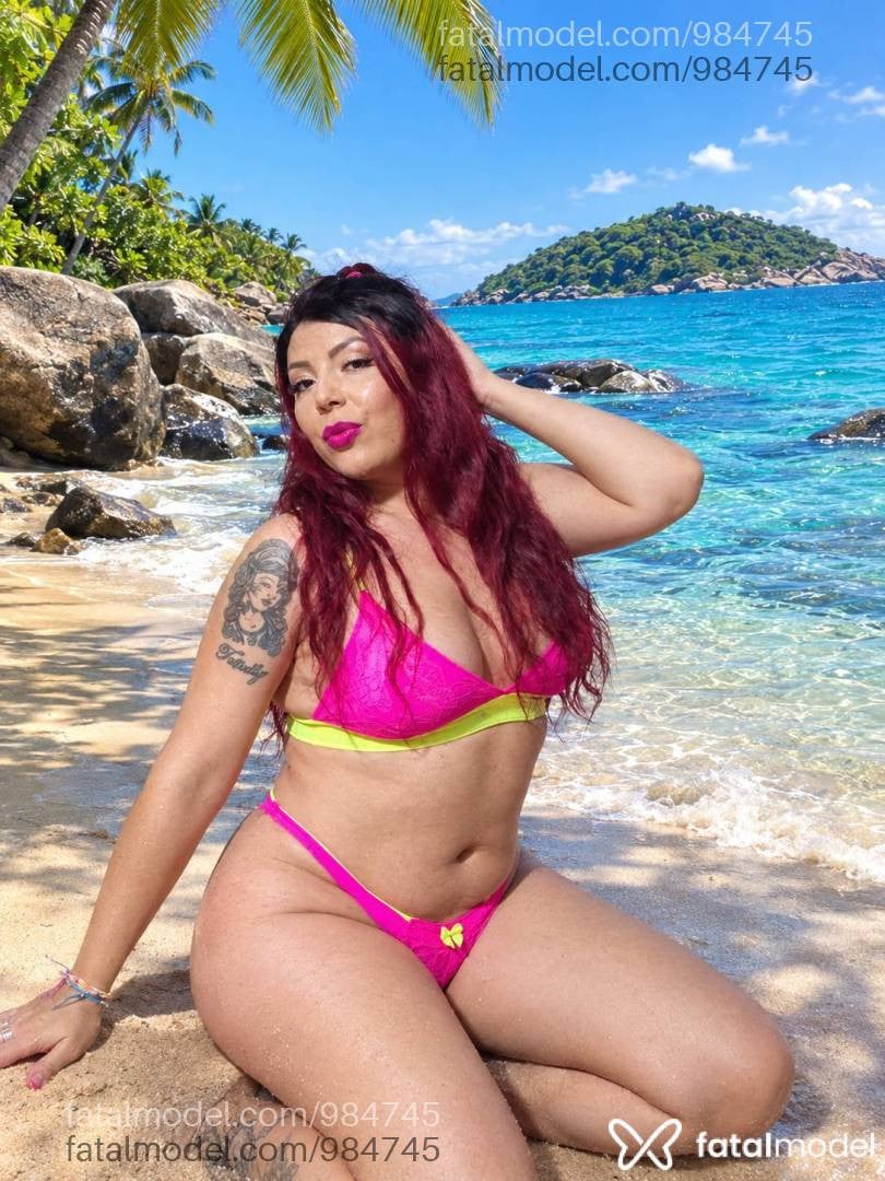 Acompanhante mulher trans morena (o) de olhos castanhos - JUJUH