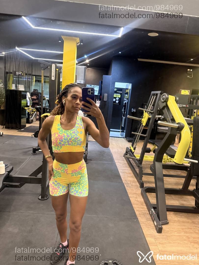 Acompanhante mulher morena (o) de olhos castanhos - Raissa Montez