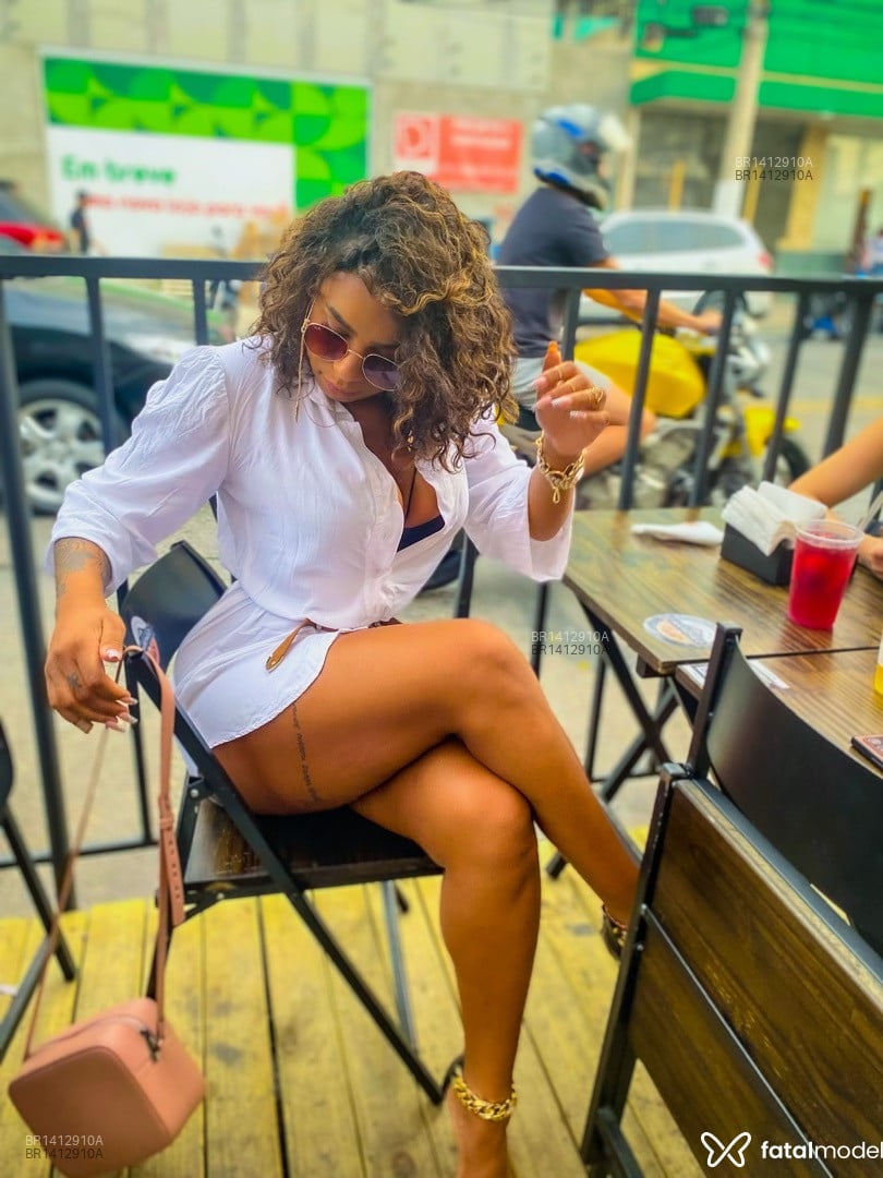 Acompanhante mulher com cabelo castanho de olhos castanhos em Bagé - Karina lutte