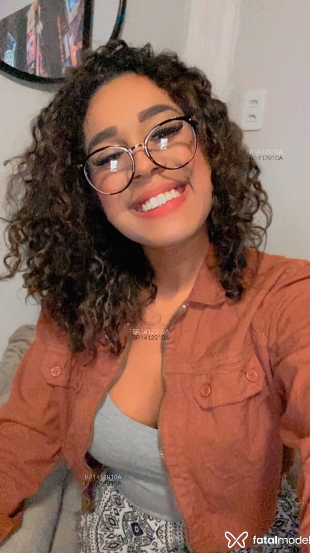 Acompanhante mulher com cabelo castanho de olhos castanhos em Bagé - Karina lutte