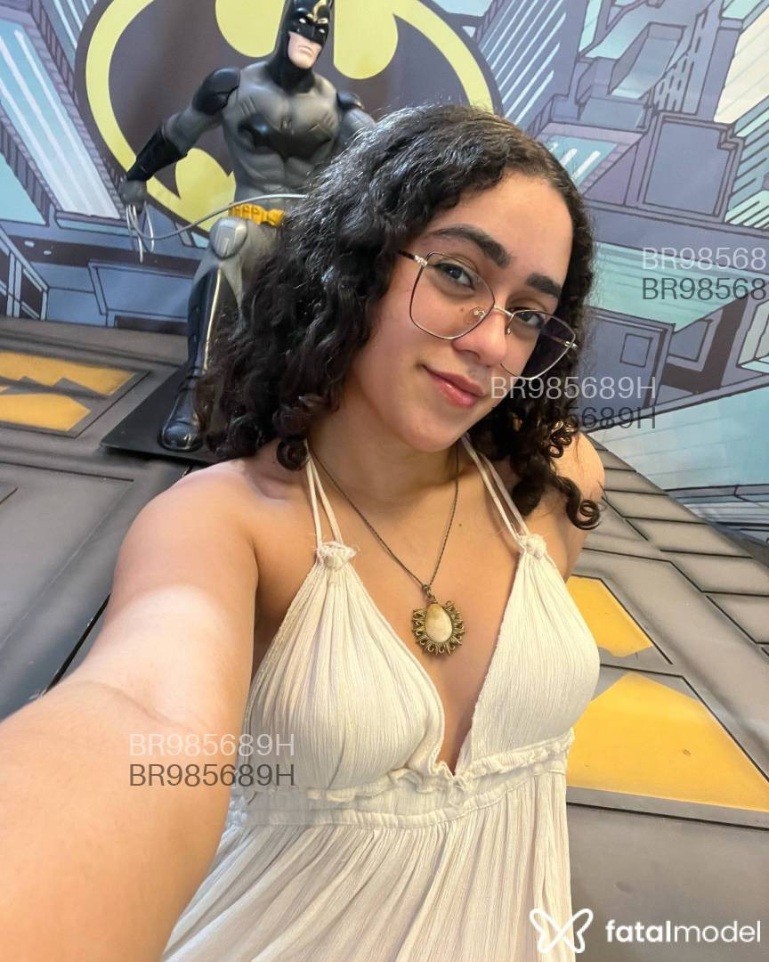 Acompanhante mulher com cabelo castanho de olhos castanhos em Virtual - Alicia Calixto