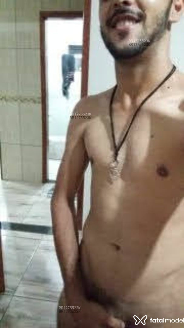 Acompanhante homem com cabelo castanho de olhos castanhos em Curitiba - Davi Gomez