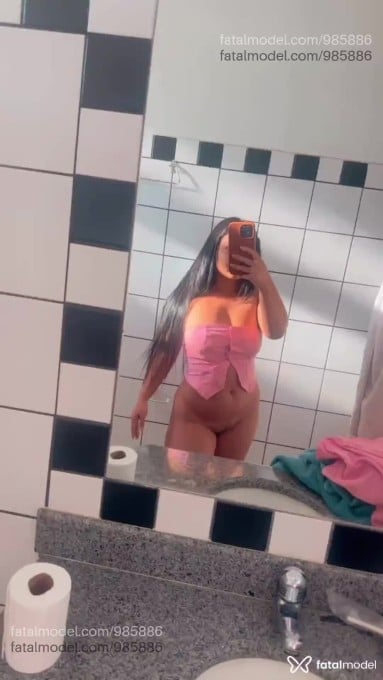 Acompanhante mulher morena (o) de olhos pretos - Gabriela