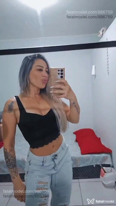 Acompanhante mulher loira (o) de olhos castanhos em Canoas - BruBecker