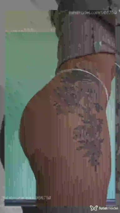 Acompanhante mulher loira (o) de olhos castanhos em Canoas - BruBecker