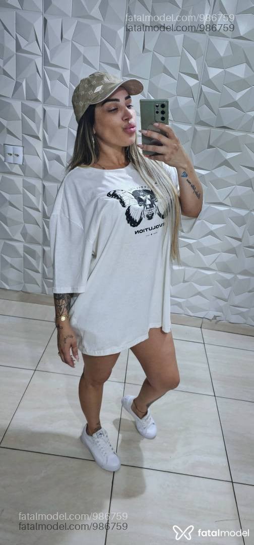 Acompanhante mulher loira (o) de olhos castanhos - BruBecker
