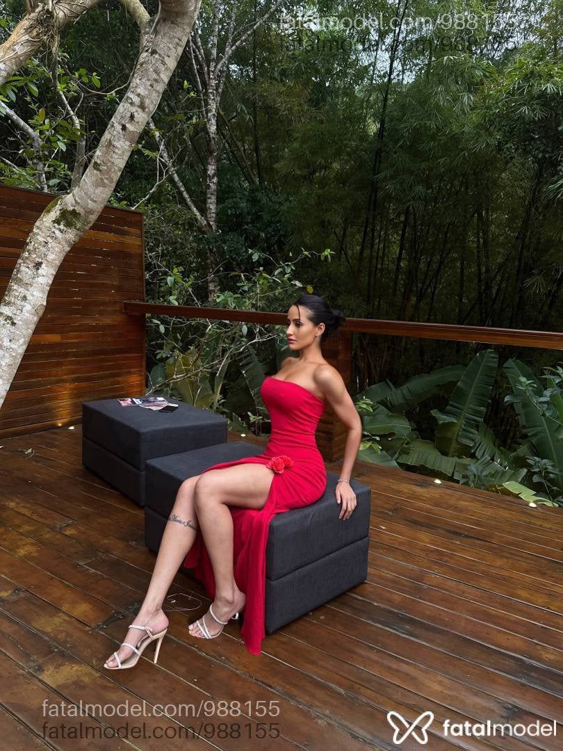 Acompanhante mulher morena (o) de olhos pretos - Laura
