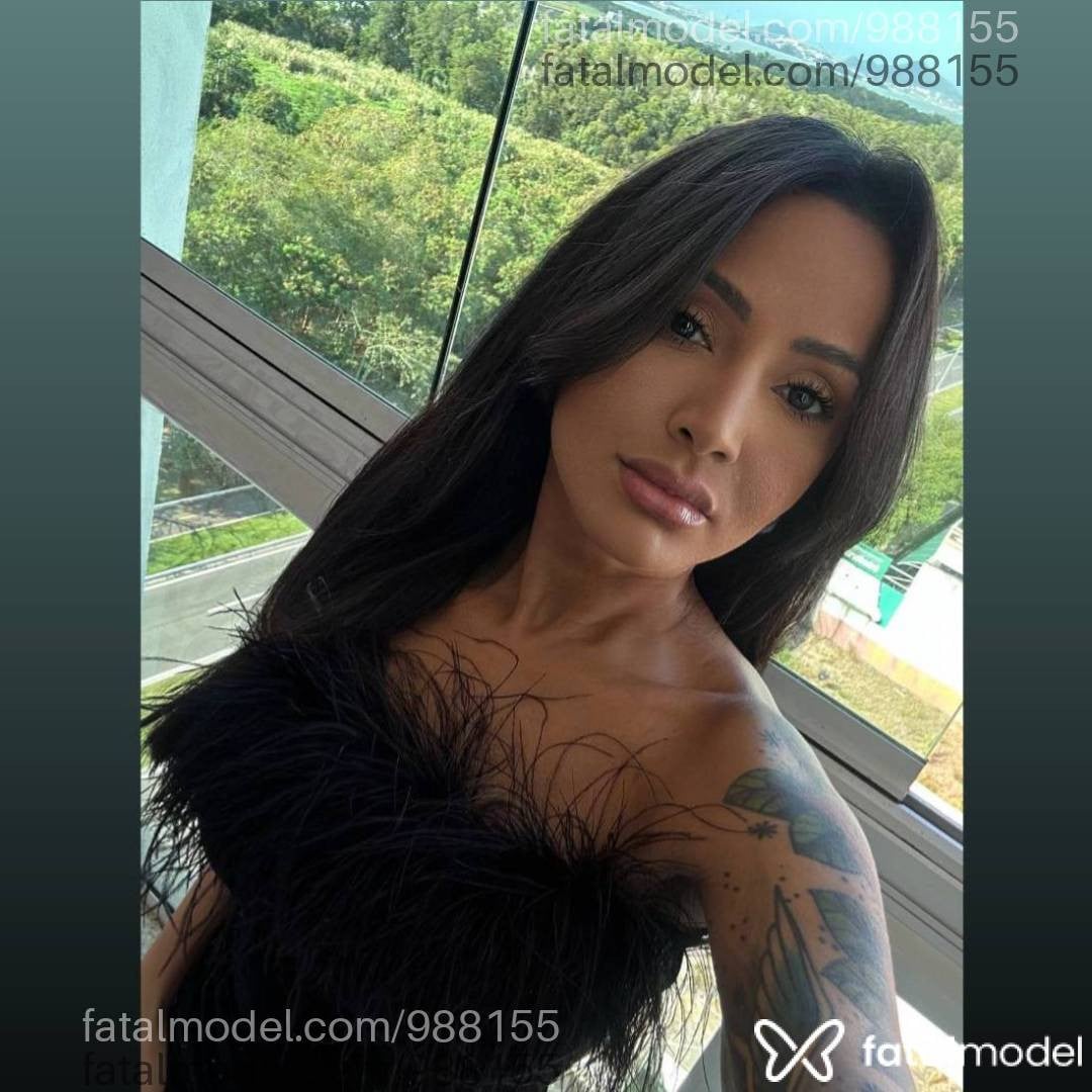 Acompanhante mulher morena (o) de olhos pretos - Laura