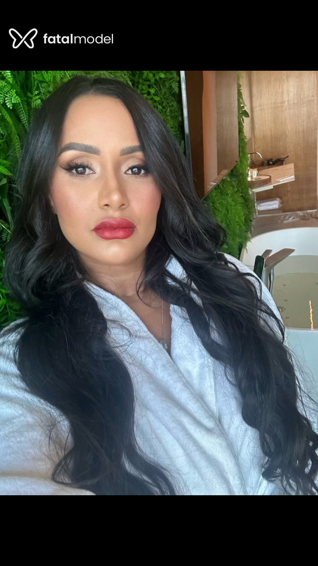 Acompanhante mulher morena (o) de olhos pretos - Laura Acompanhante mulher morena (o) de olhos pretos - Laura