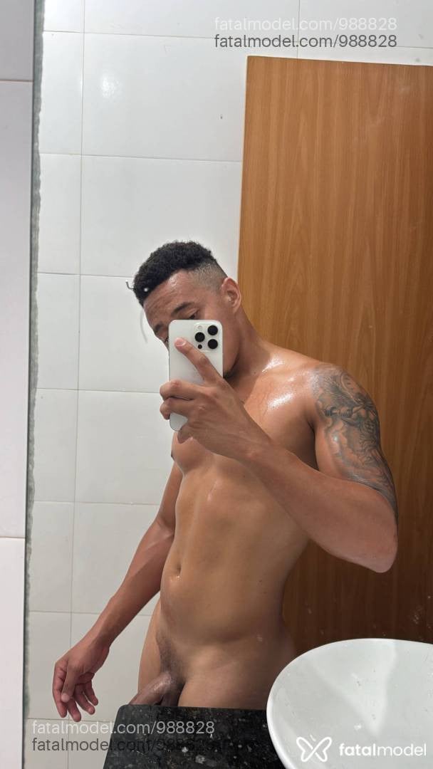 Acompanhante homem com cabelo castanho de olhos castanhos em Palmas Acompanhante homem com cabelo castanho de olhos castanhos em Palmas - Saulo