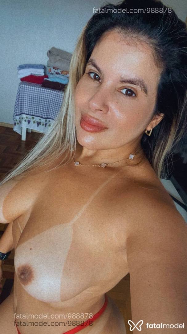 Acompanhante mulher loira (o) de olhos castanhos - Manuela Kipper