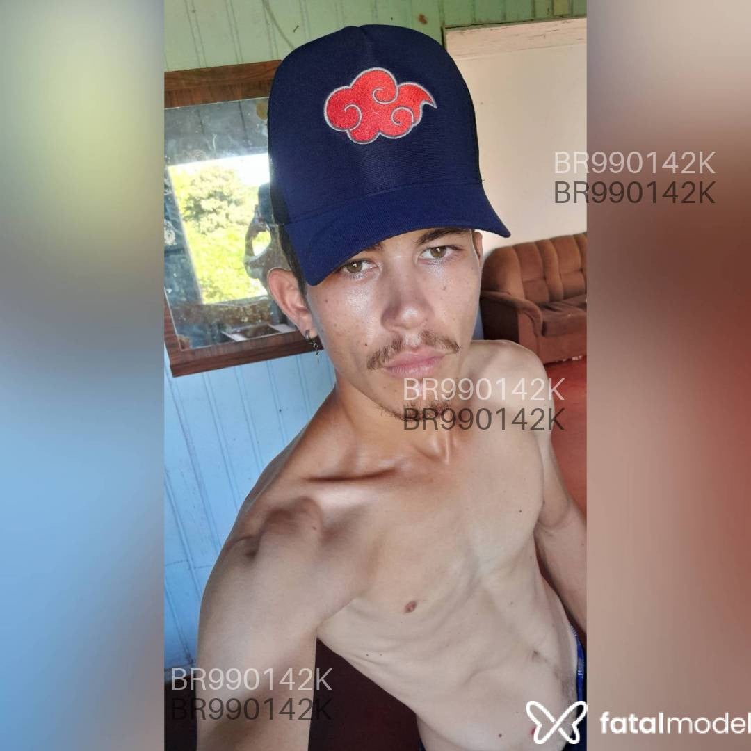 Acompanhante homem com cabelo castanho de olhos verdes em Cascavel - Matheus