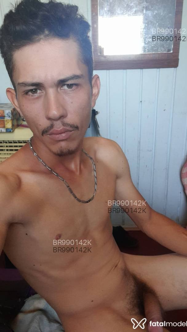 Acompanhante homem com cabelo castanho de olhos verdes em Cascavel - Matheus