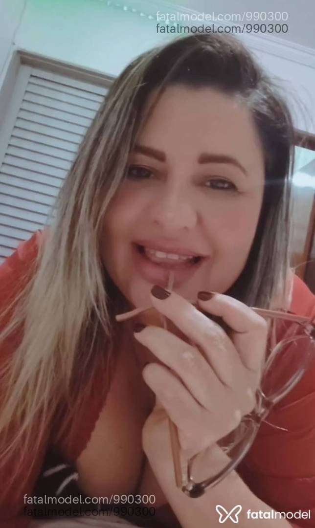 Acompanhante mulher loira (o) de olhos castanhos - Gaby Safra