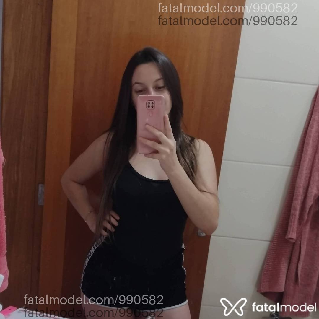 Acompanhante mulher com cabelo castanho de olhos verdes - Júlia Acompanhante mulher com cabelo castanho de olhos verdes - Júlia