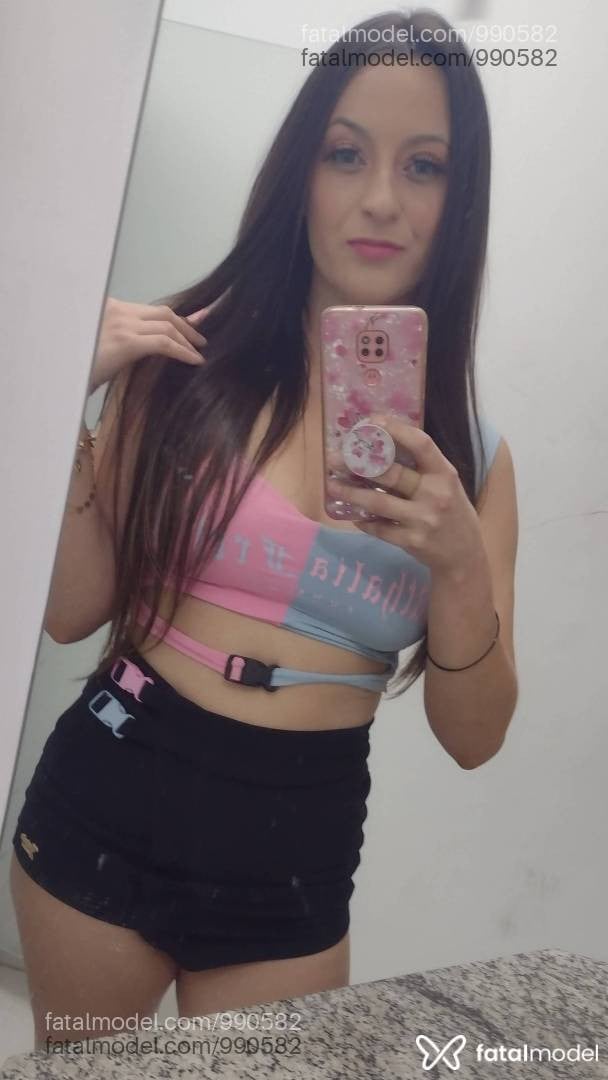 Acompanhante mulher com cabelo castanho de olhos verdes - Júlia