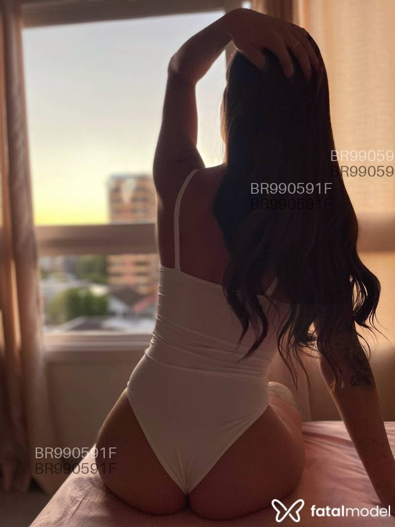 Acompanhante mulher com cabelo castanho de olhos castanhos em Novo Hamburgo - Yasmine Vieira