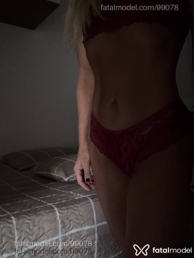 Acompanhante mulher loira (o) de olhos castanhos - Bia mello