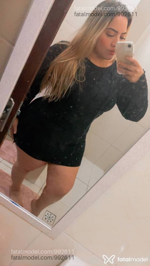 Acompanhante mulher com cabelo castanho de olhos castanhos - Gabriella Araújo