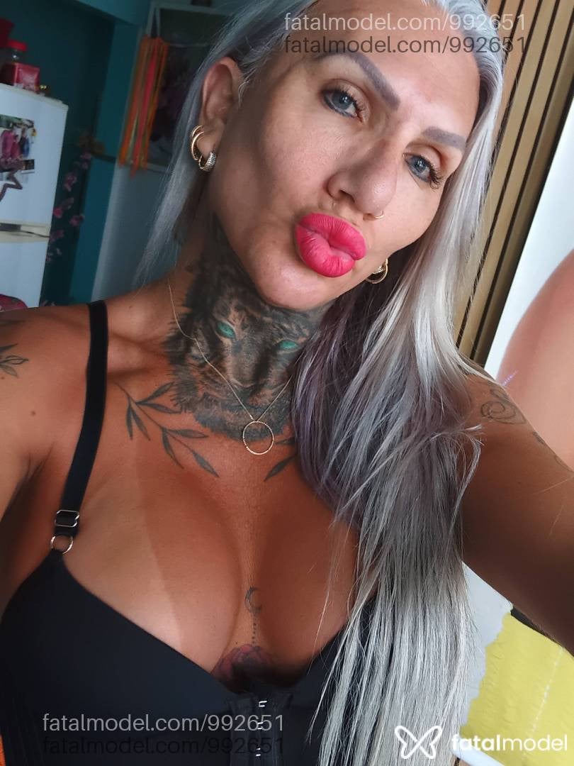 Acompanhante mulher trans loira (o) de olhos verdes - Loirao sb