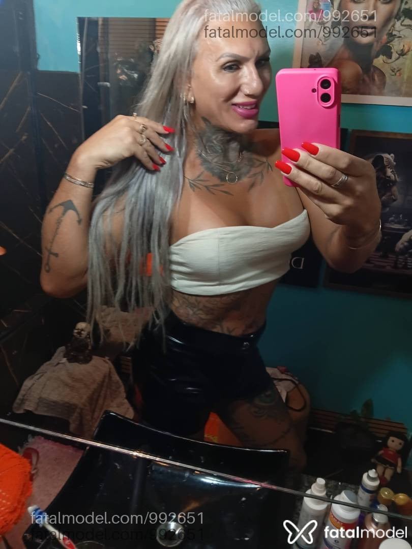 Acompanhante mulher trans loira (o) de olhos verdes - Loirao sb