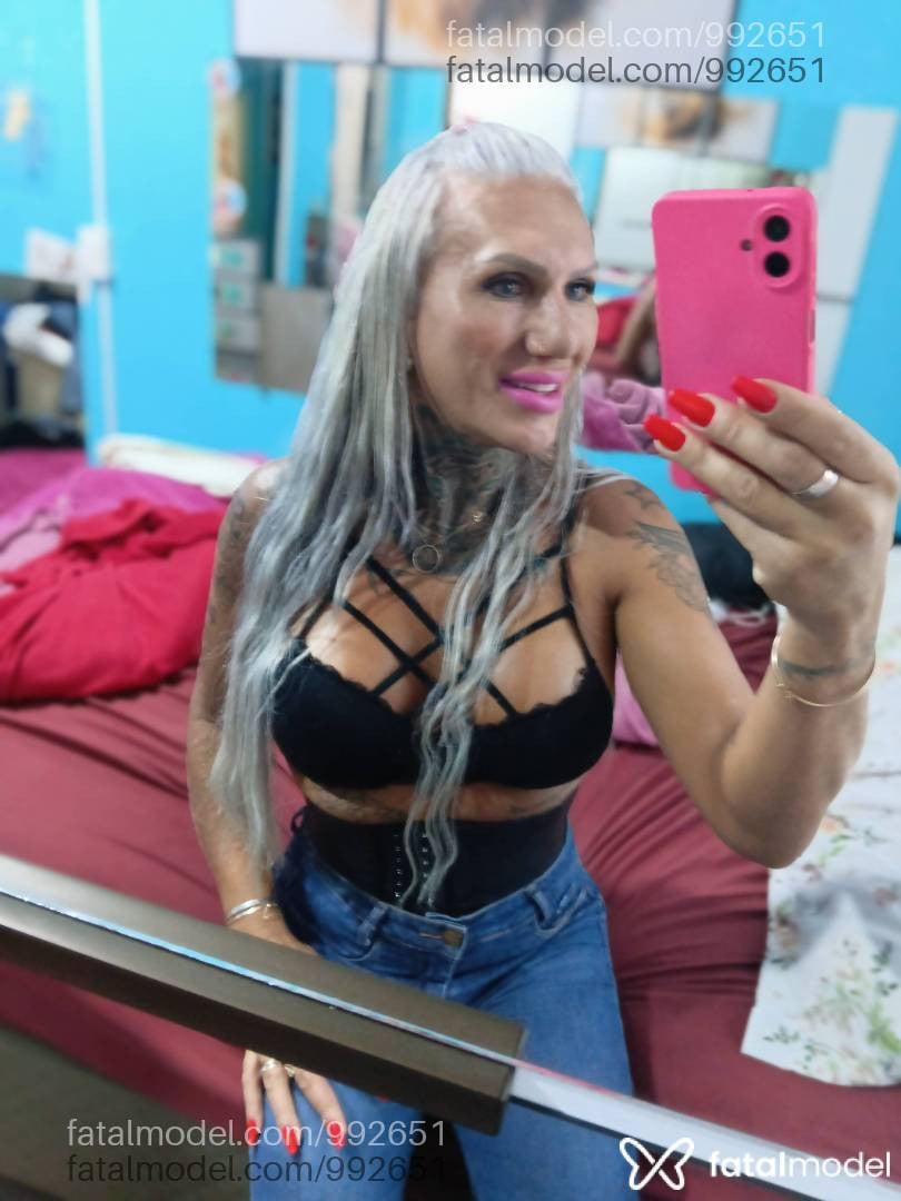 Acompanhante mulher trans loira (o) de olhos verdes - Loirao sb