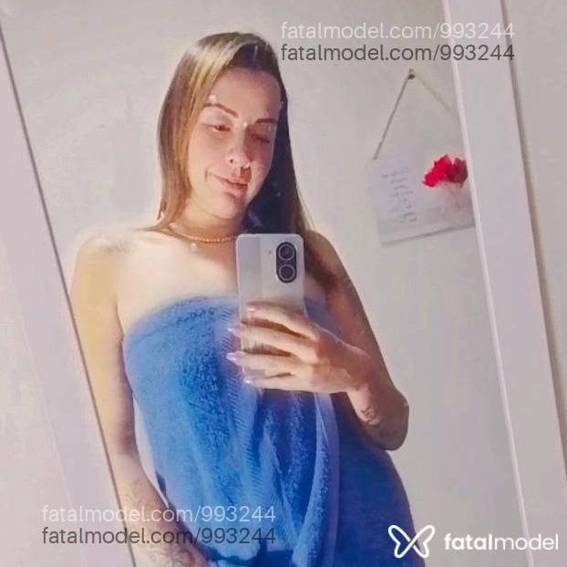 Acompanhante mulher loira (o) de olhos azuis - Milena Moura