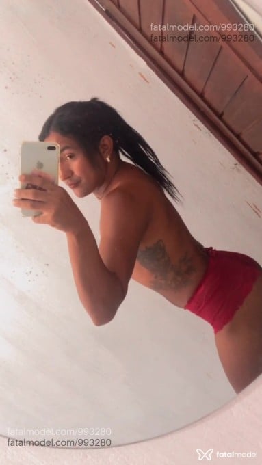 Acompanhante trans morena (o) de olhos pretos - Paloma