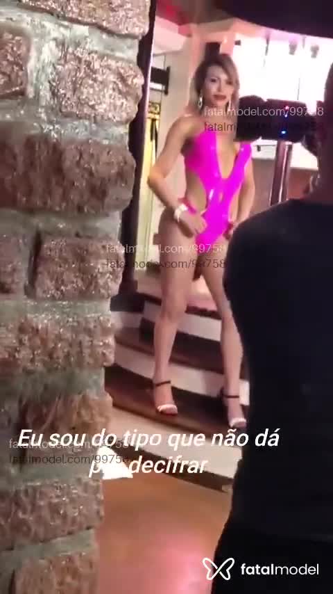 Acompanhante homem trans com cabelo colorido de olhos castanhos em Balneário Camboriú - Ketlly Massafera